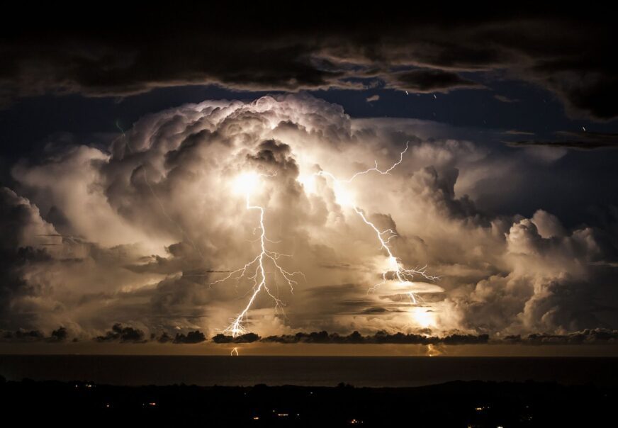 Essential Items and Cleanup Tips for Thunderstorms and Heavy Rain in Ottawa