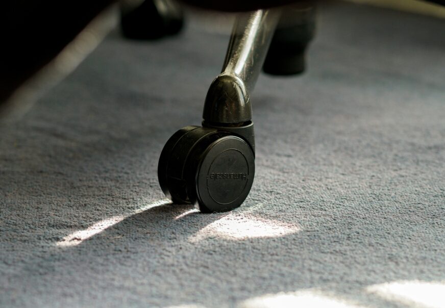 Carpet Cleaning DIY vs Professional: 8 Key Differences You Must Know (2025)