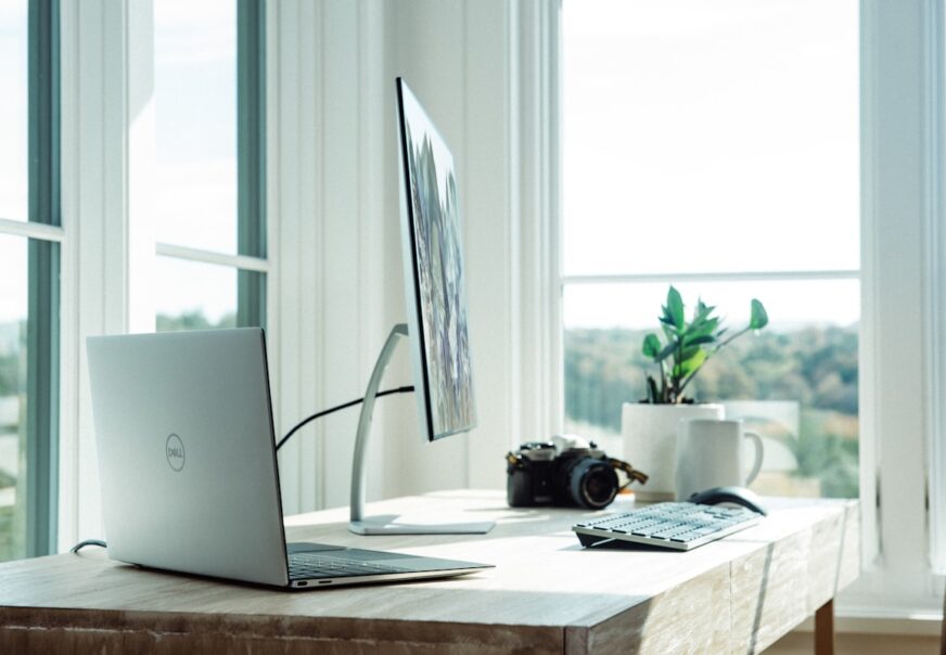 5 Simple Daily Desk Cleaning Habits Every Office Worker Needs