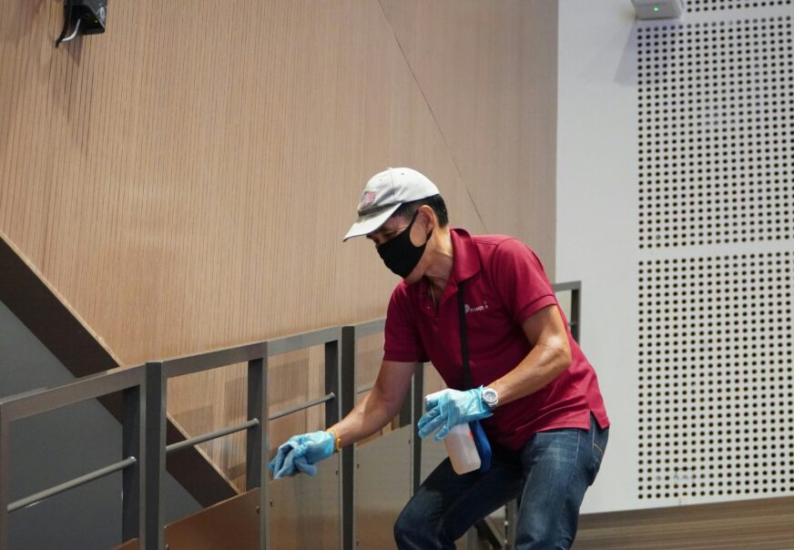6 Key Differences Between In-House Janitor and Janitorial Service