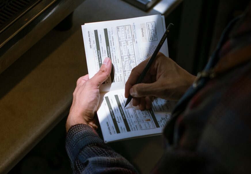 10 Essential Janitorial Service KPIs for Quality Control in Canada