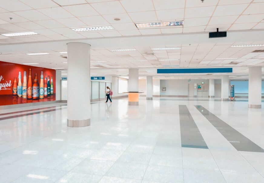 7 Professional Lobby Cleaning Best Practices for Canadian Commercial Buildings