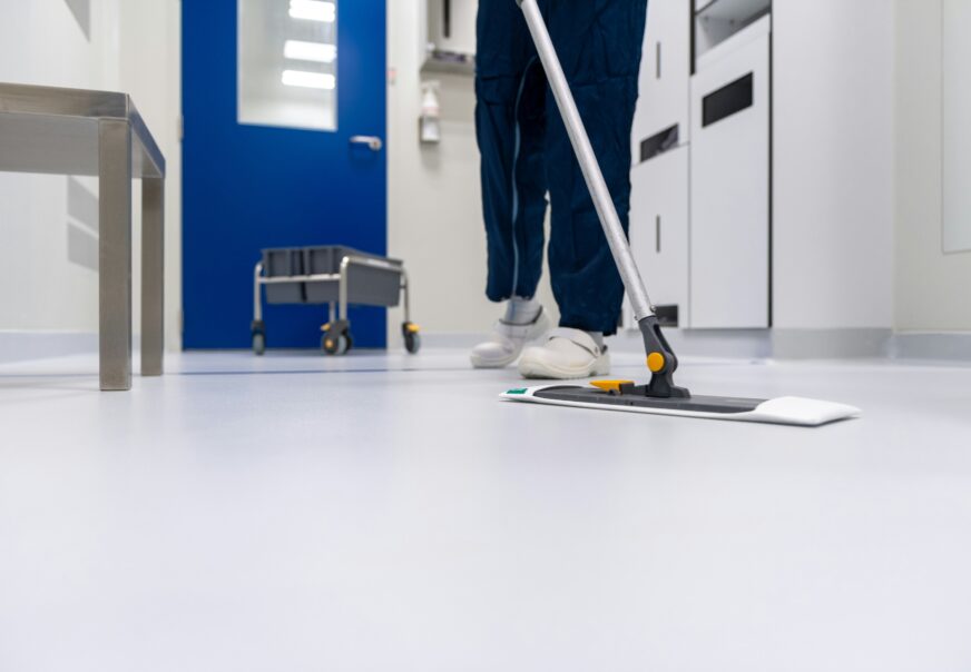 10 Essential Tasks for Your Daily Office Cleaning Checklist