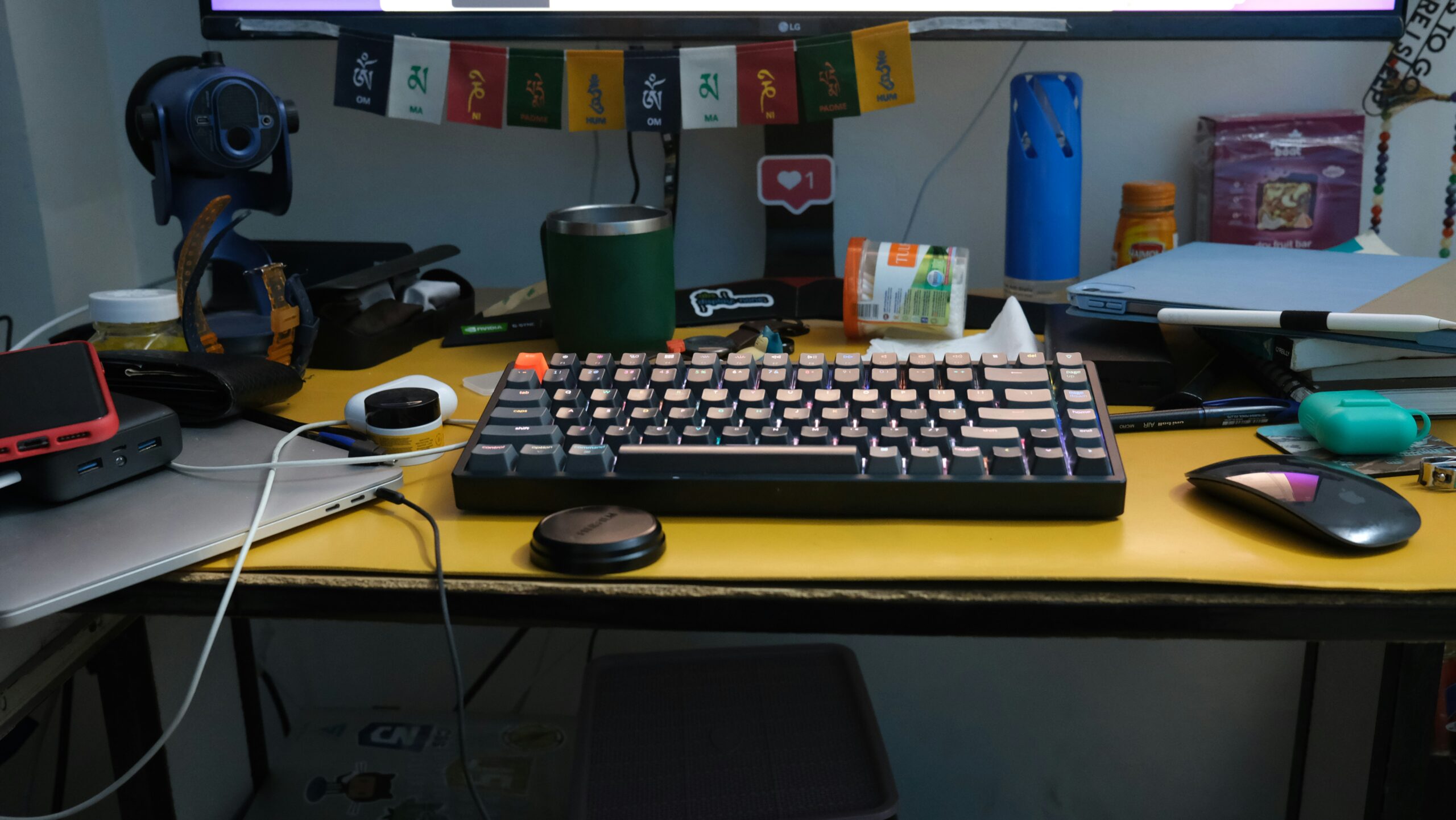 office dust comes back fast: 7 simple fixes that last 10 Office desk and keyboard where dust collects around workstations