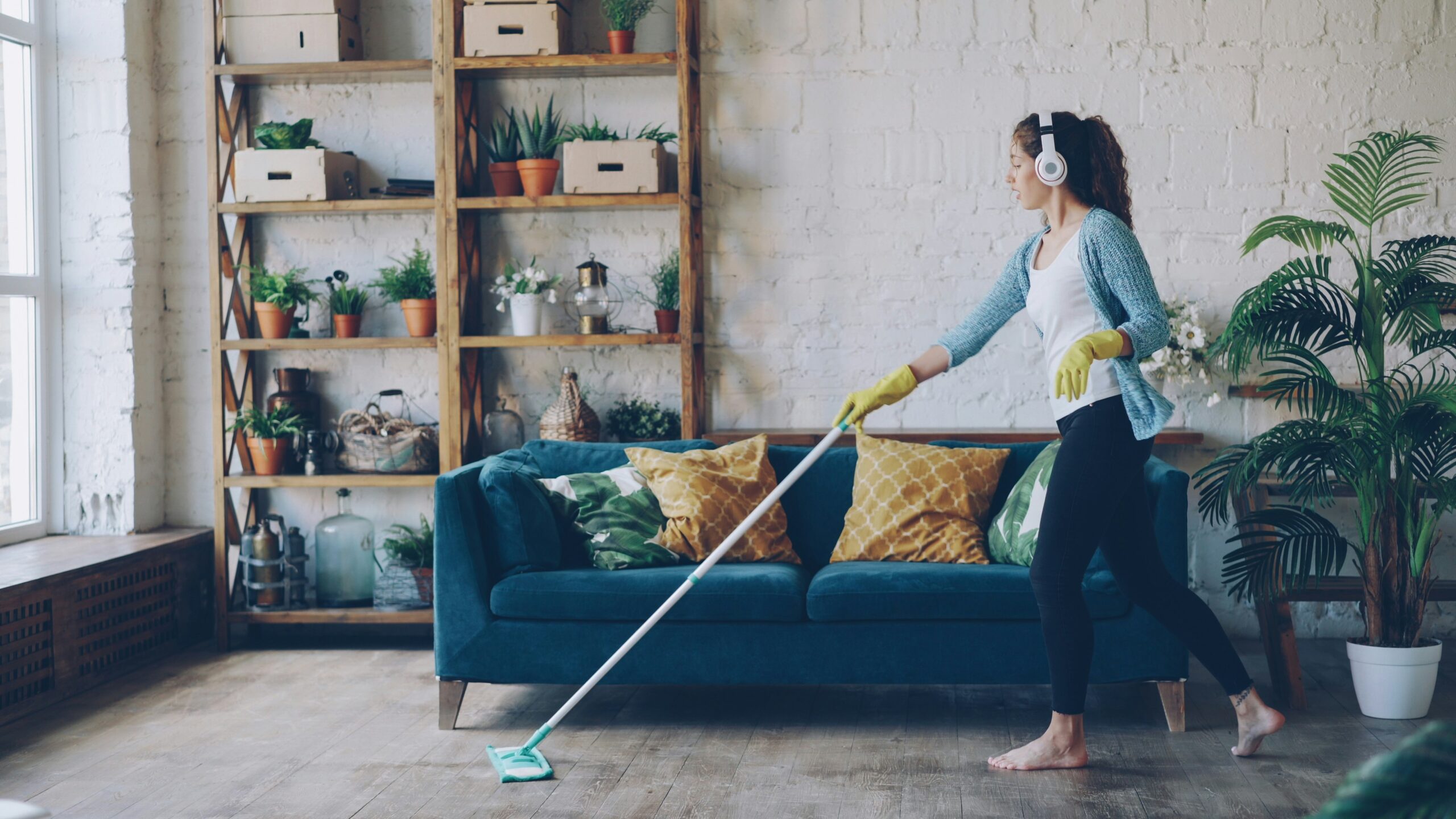 property management cleaning checklist: 12 easy move-in/move-out steps 13 property management cleaning checklist for floor mopping in a rental unit