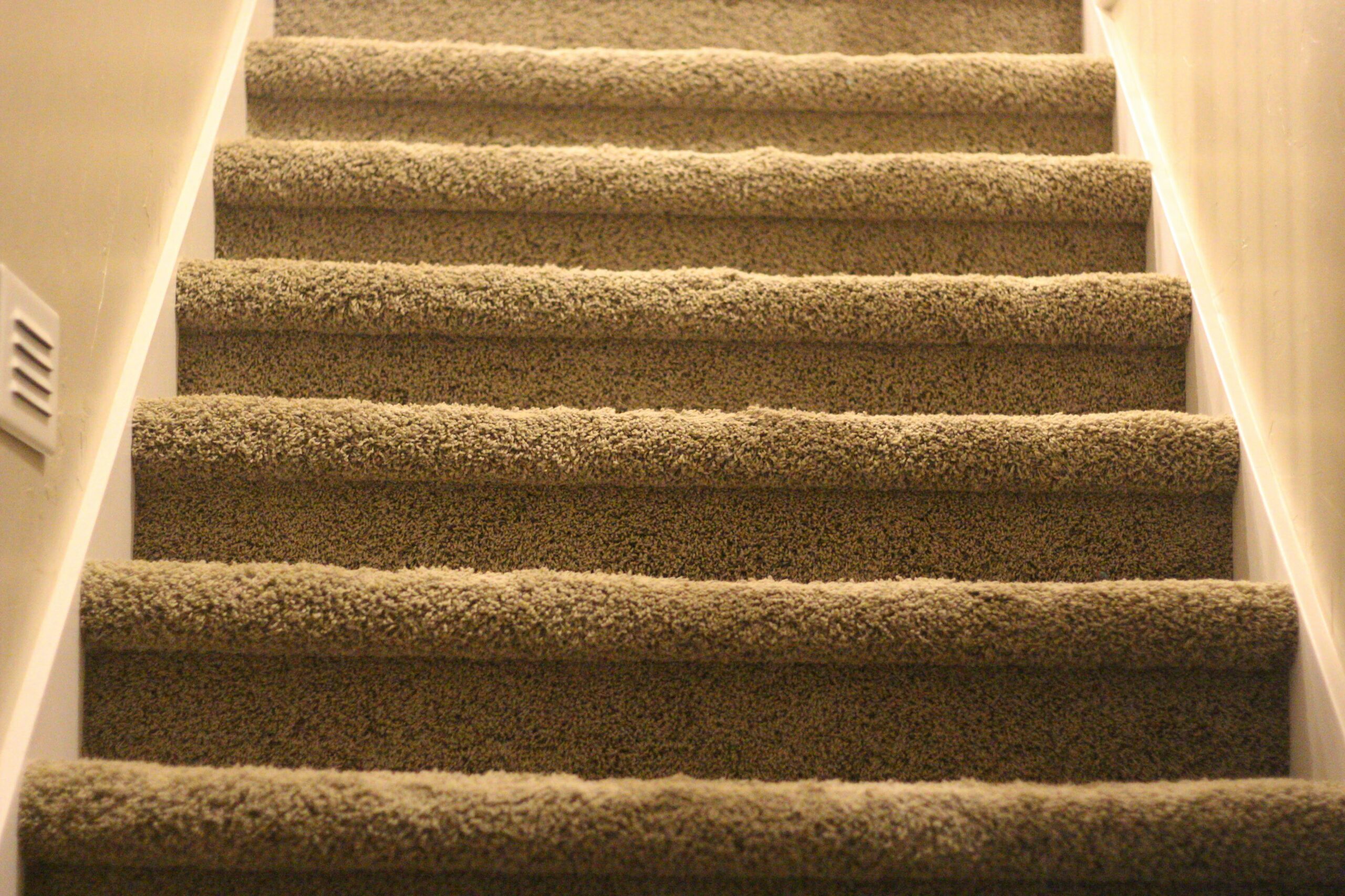 stairwell cleaning: 7 smart safety & hygiene guidelines 12 Vacuuming carpeted stairs to remove salt and dust
