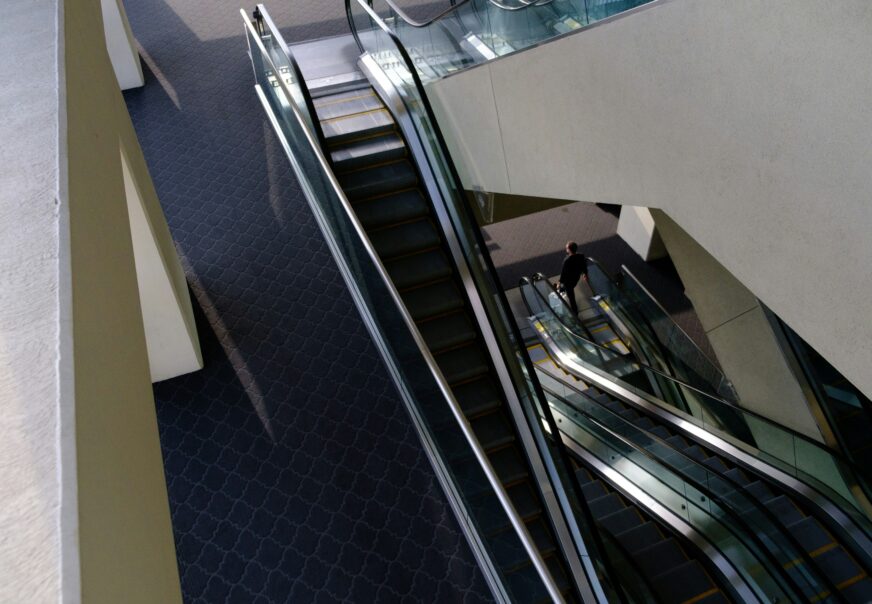 Stairwell Cleaning: 7 Smart Safety & Hygiene Guidelines